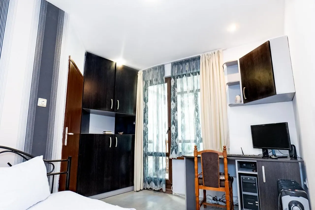 Guest House Star Warna 0*,