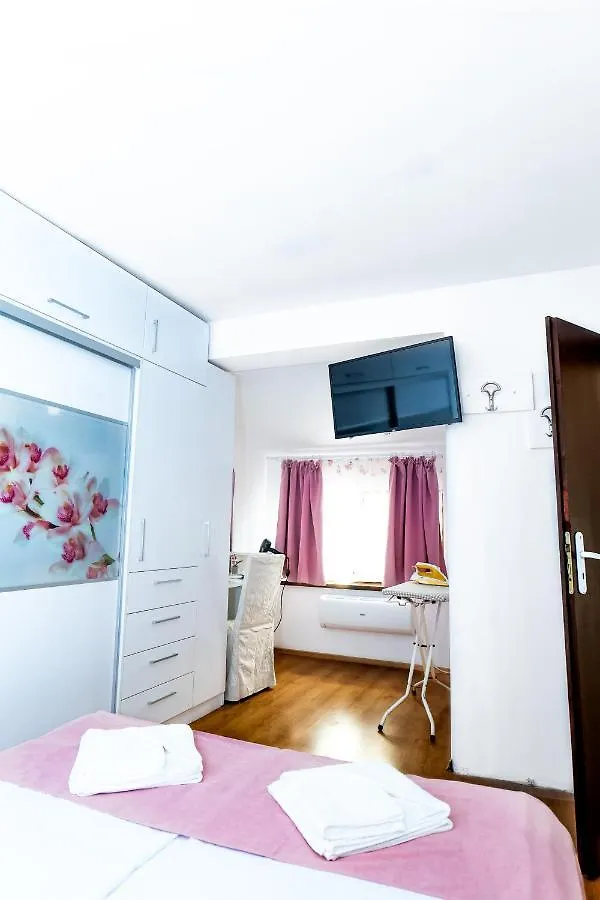 Guest House Star Warna 0*,